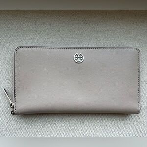 🩶 SALE! Tory Burch Parker Zip Continental Wallet 🩶